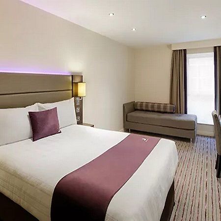 Premier Inn London Romford Exteriör bild