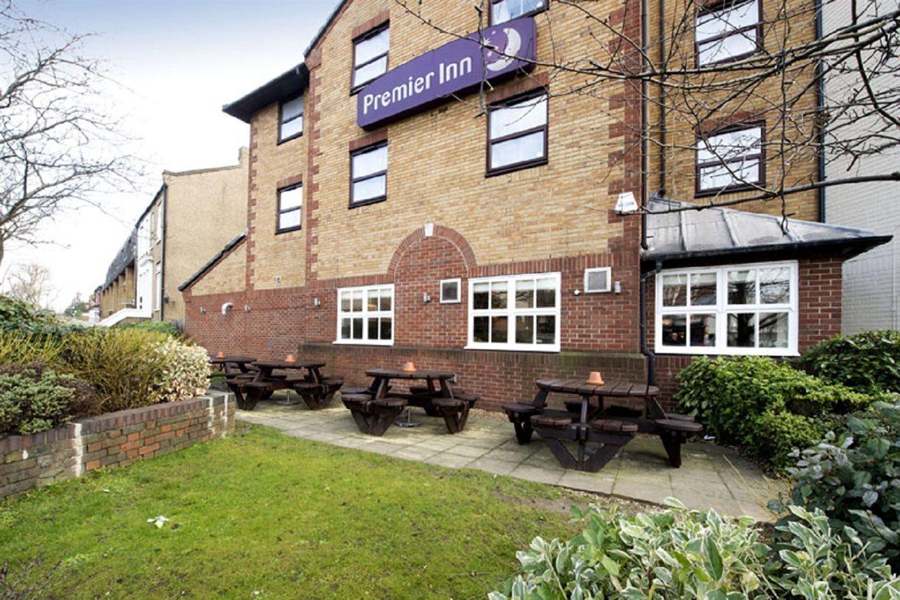 Premier Inn London Romford Exteriör bild
