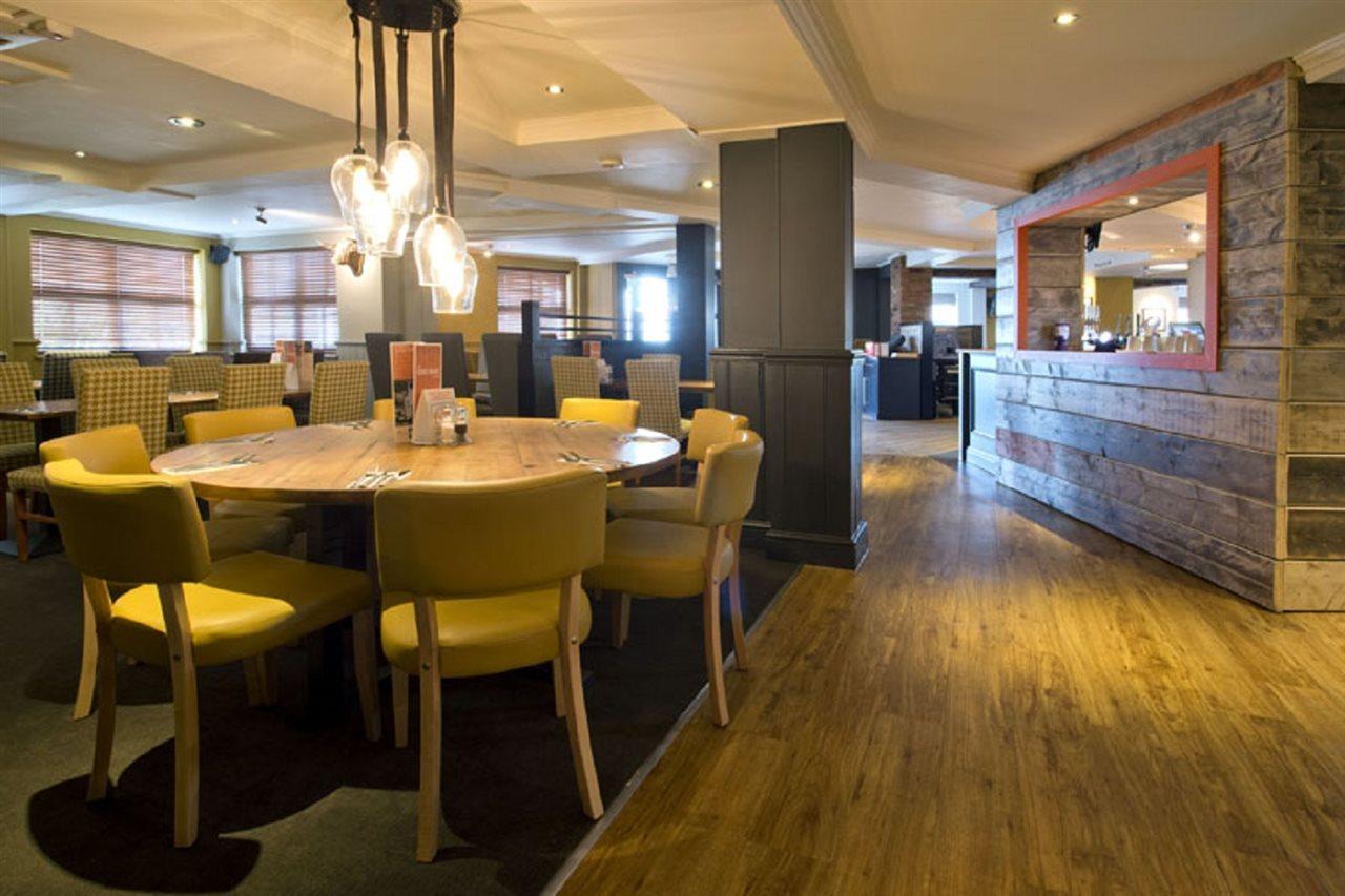 Premier Inn London Romford Exteriör bild