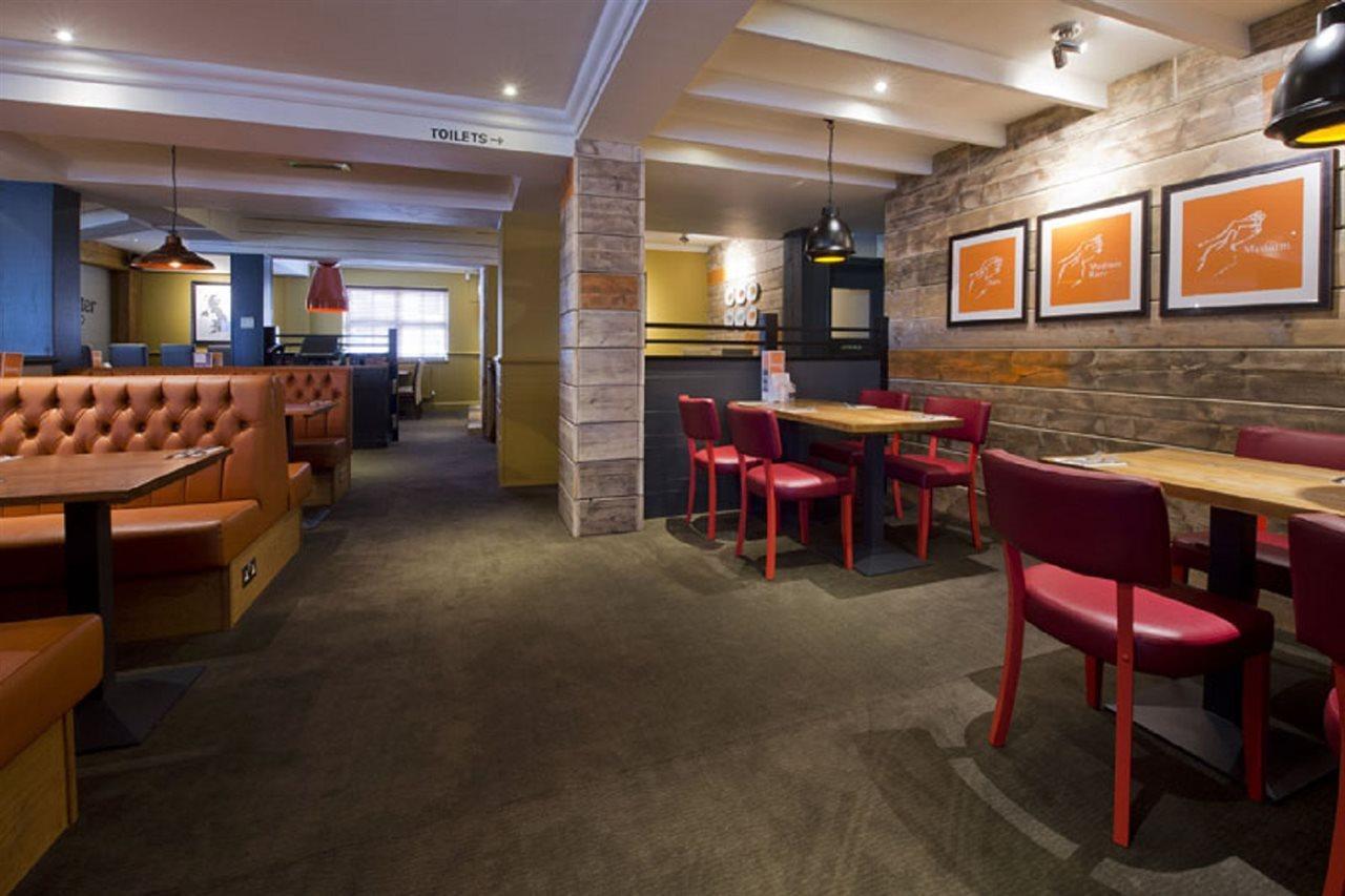 Premier Inn London Romford Exteriör bild