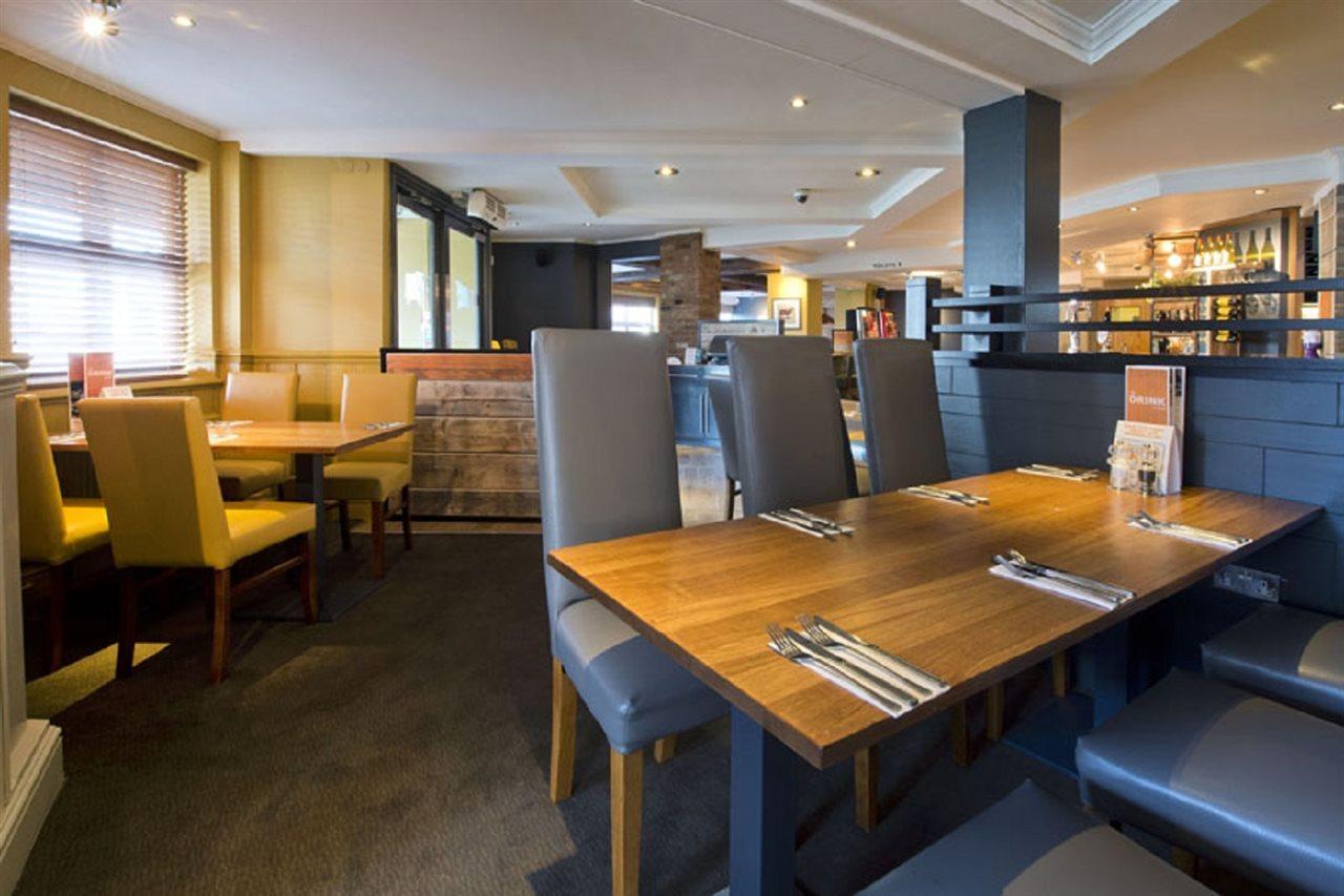 Premier Inn London Romford Exteriör bild