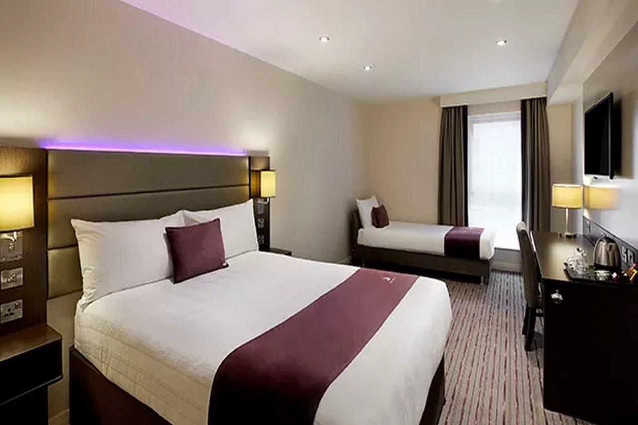 Premier Inn London Romford Exteriör bild