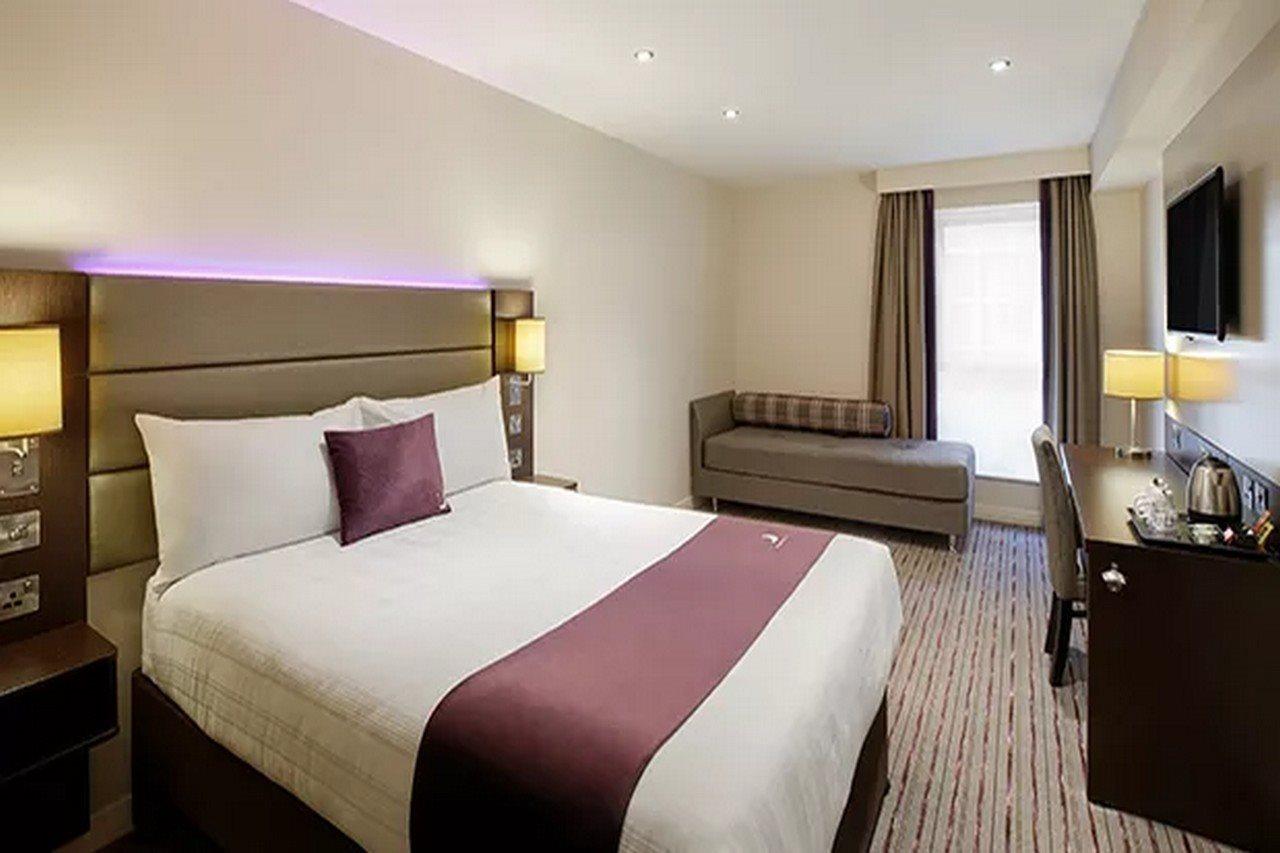 Premier Inn London Romford Exteriör bild