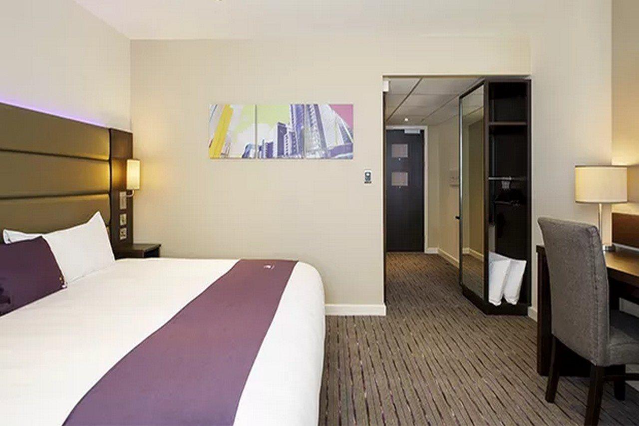 Premier Inn London Romford Exteriör bild