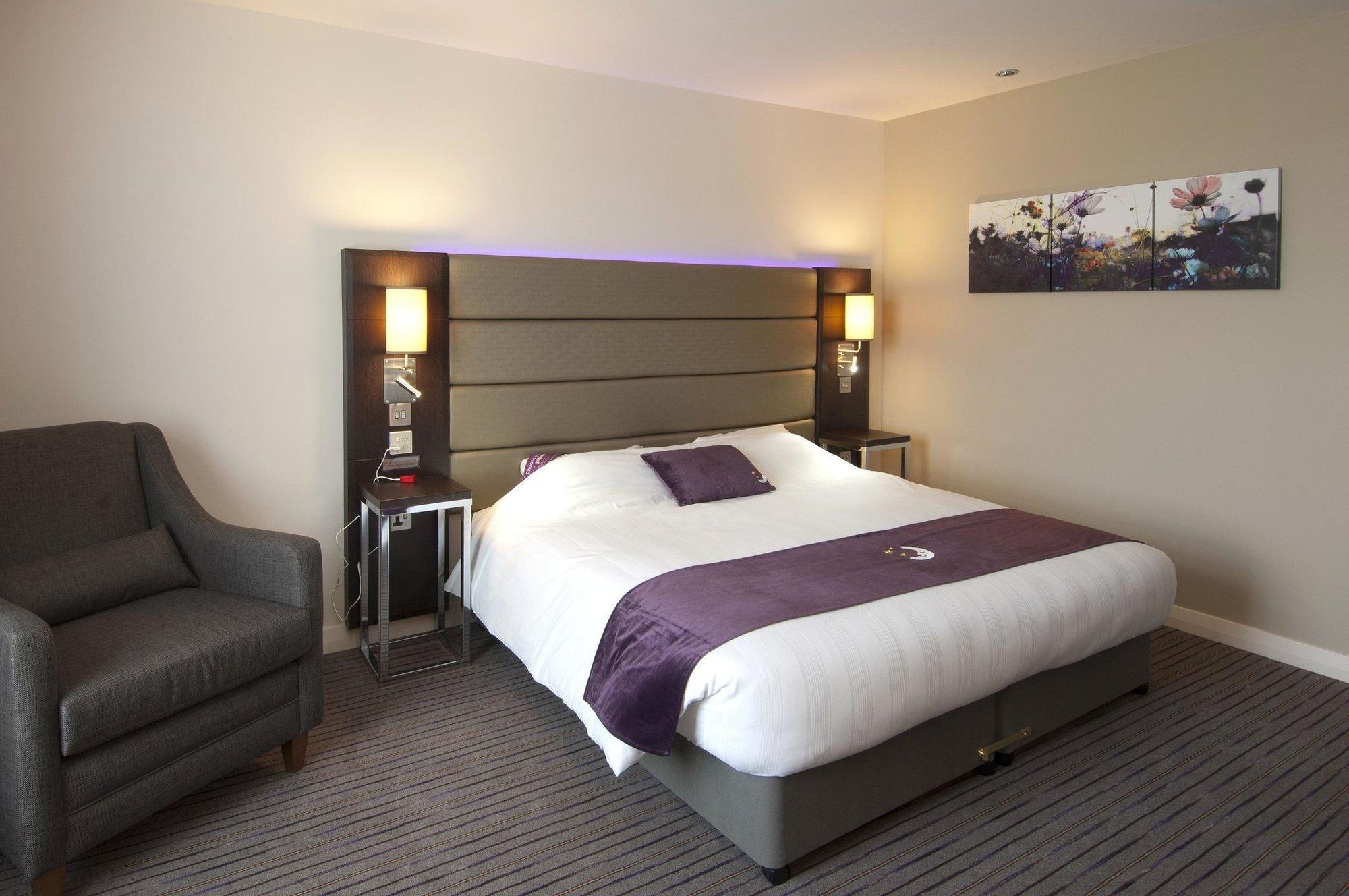 Premier Inn London Romford Exteriör bild