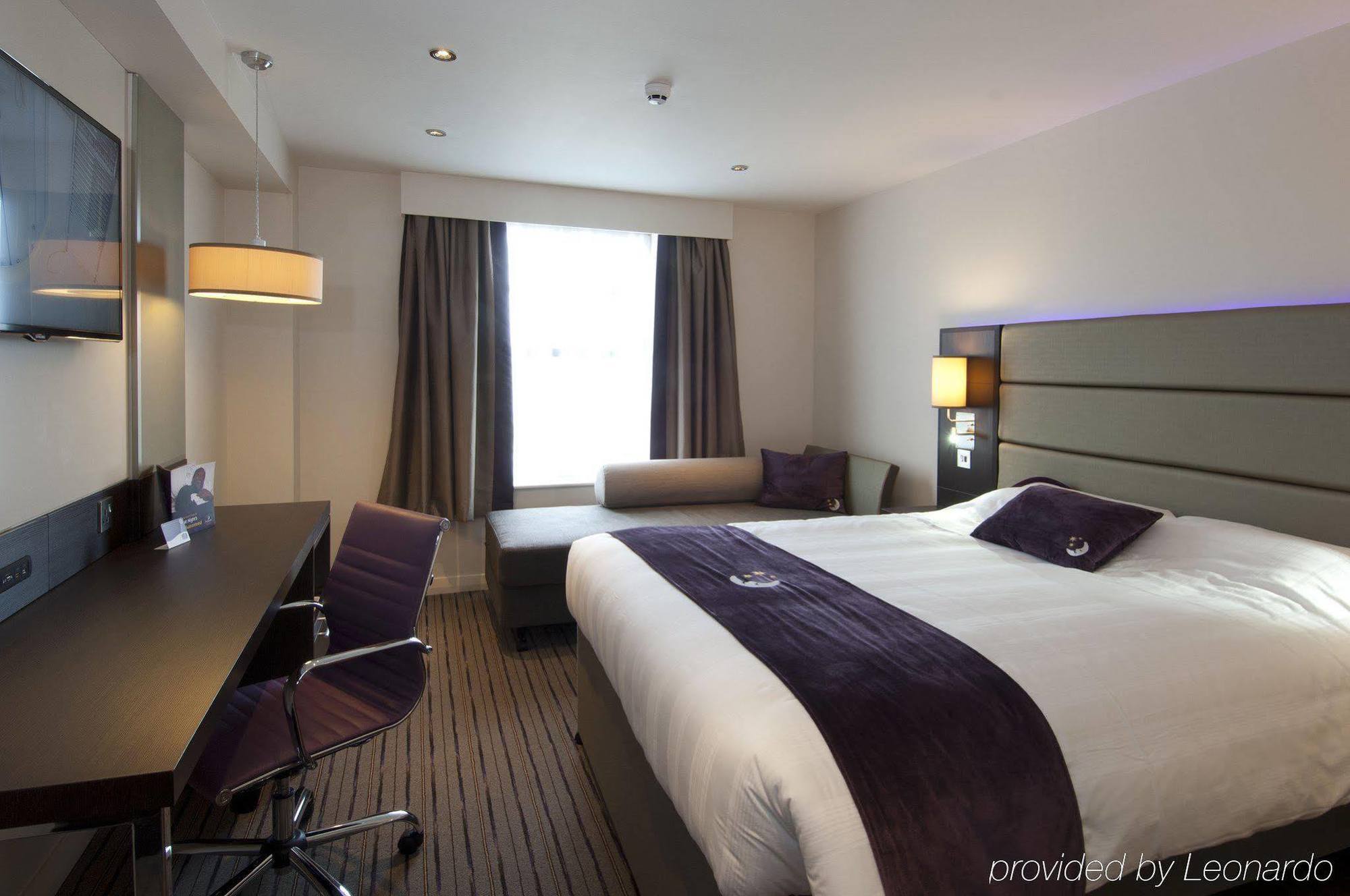 Premier Inn London Romford Exteriör bild