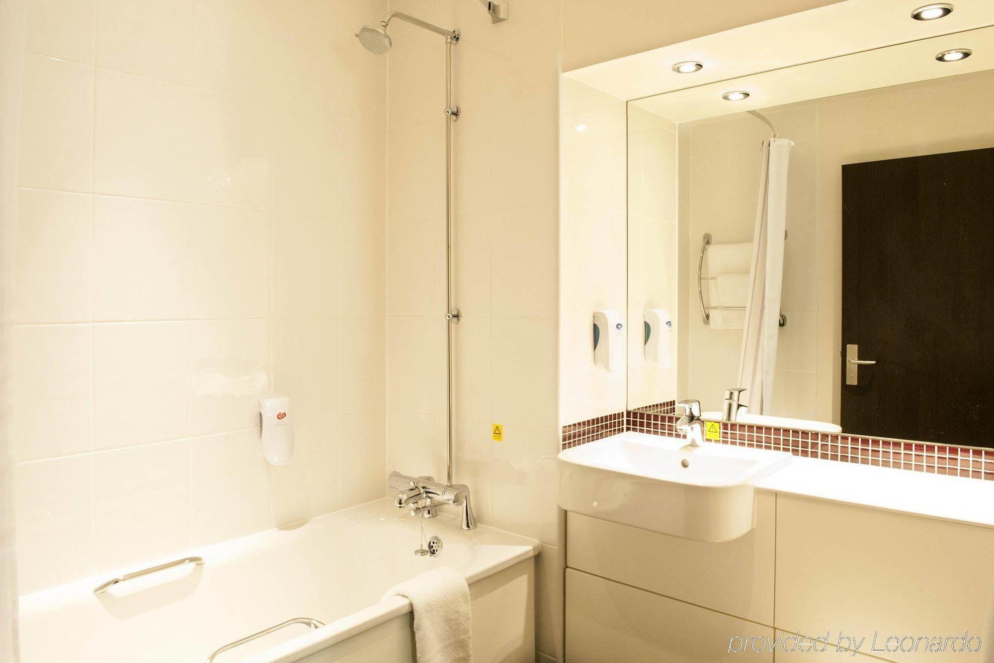 Premier Inn London Romford Exteriör bild