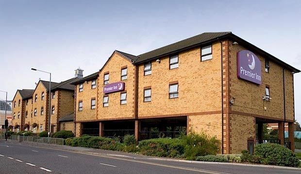 Premier Inn London Romford Exteriör bild